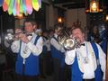 Und die Brassband begleitete seinen Auftritt.
