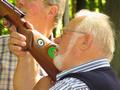 Gut gezielt ist halb gewonnen - Bernhard scho� den kl�glichen Rest herunter.